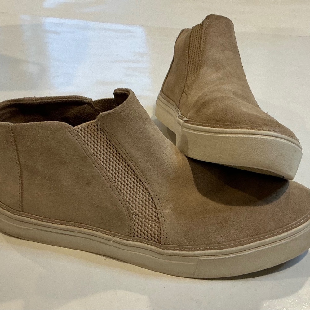 Tom’s women’s Bryce Sand  suede slip on sneaker booties shoe size 10